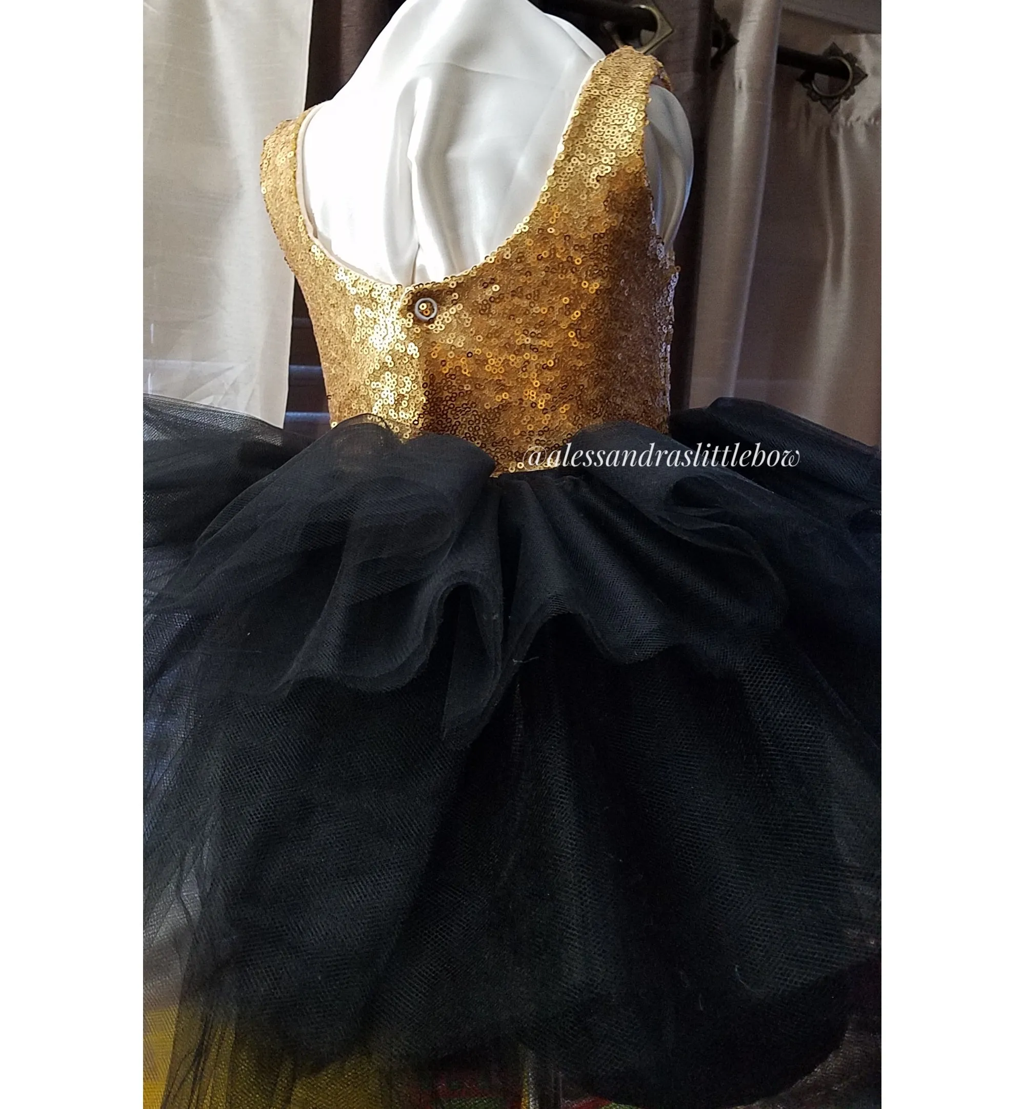 Allyson dress Black and gold sequin