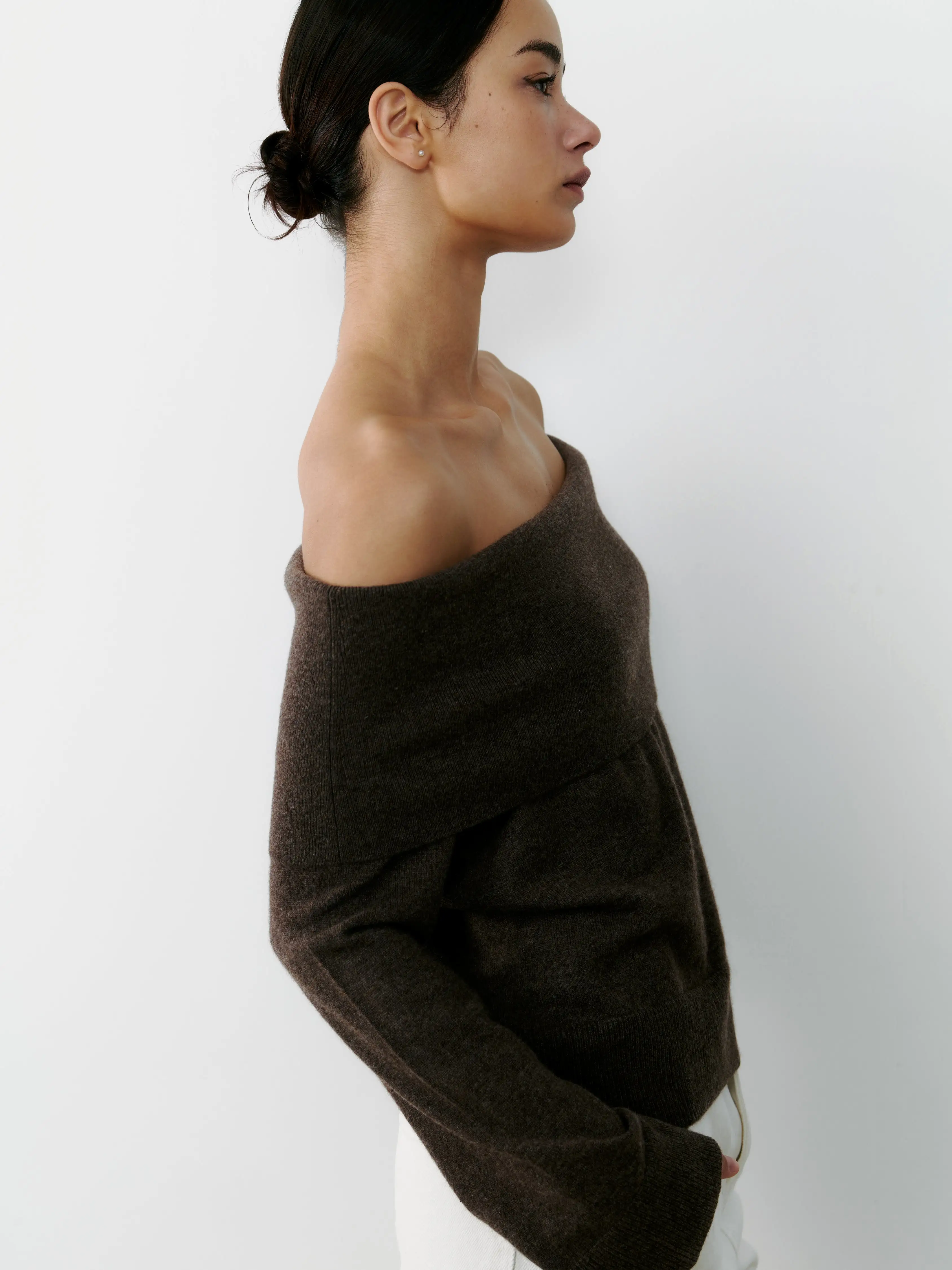 THE CASHMERE OFF SHOULDER - CHESTNUT BROWN